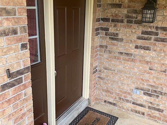 3rd image of 2820 London Ln