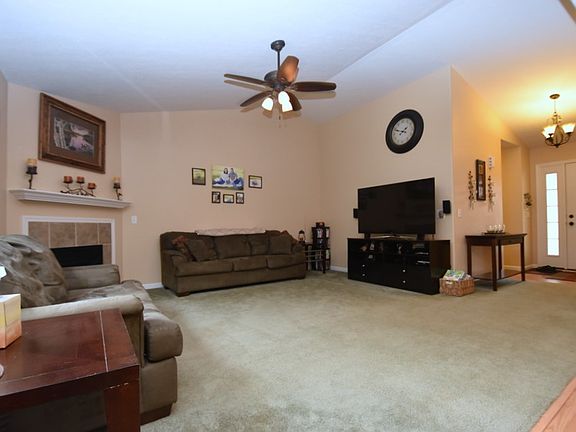 2nd image of 3049 N Ruffys Way