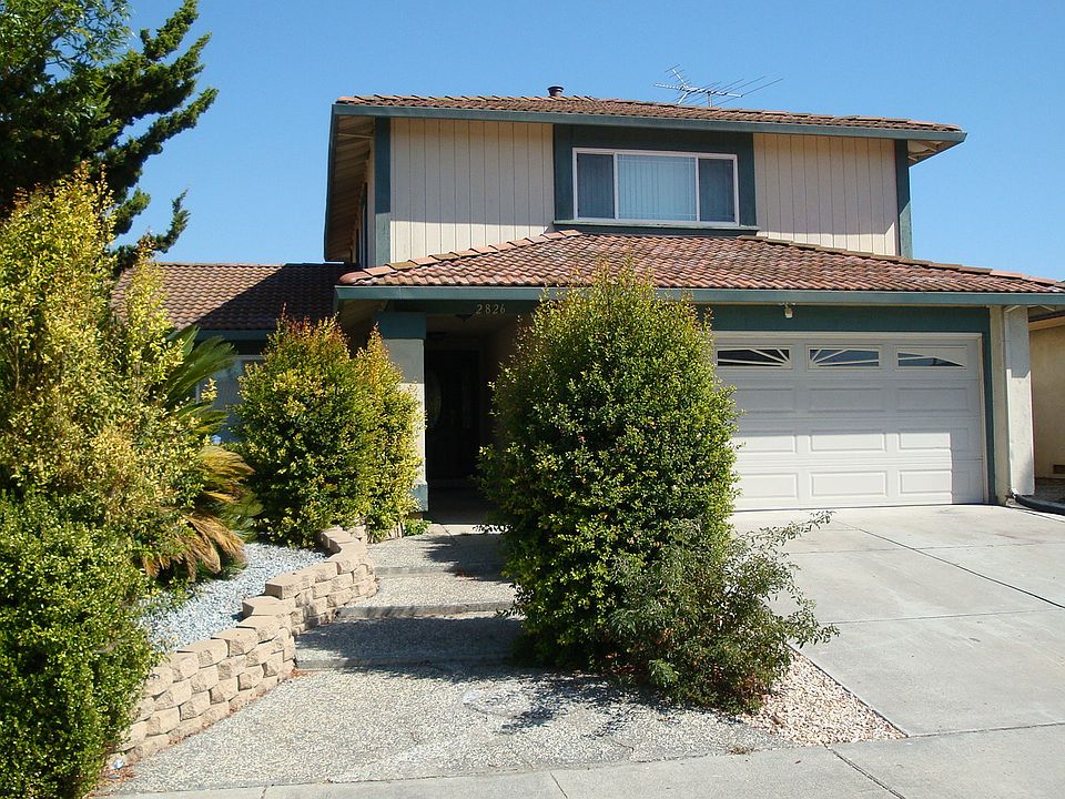 1st image of 2826 Deerwood Dr