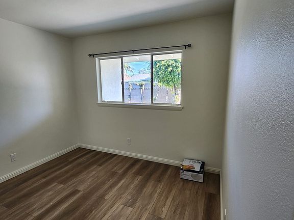 5th image of 440 Hazelwood Dr