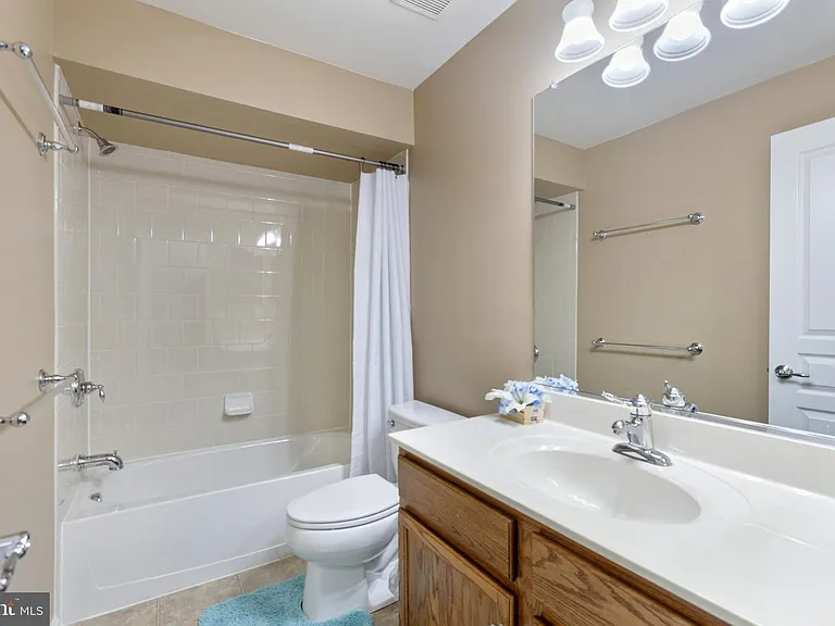84 Wyndale Ct — Photo 55