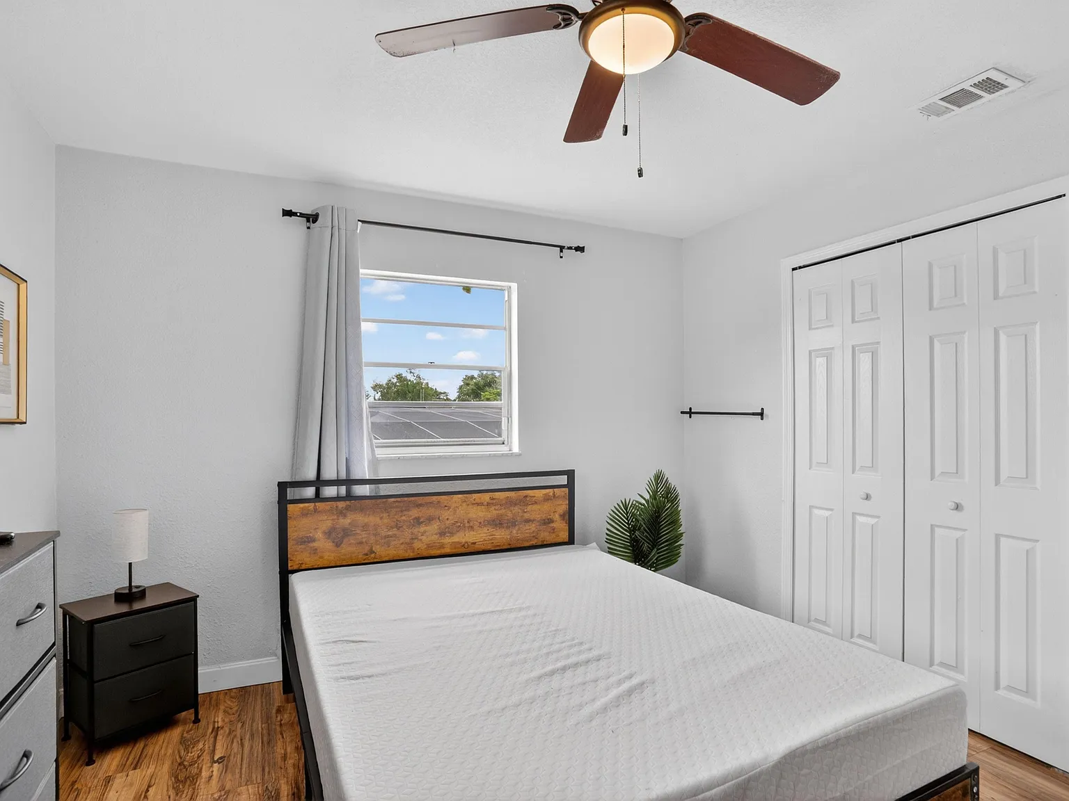 4 bed, 2.5 bath, 1761 sqft, $927 — Photo 4