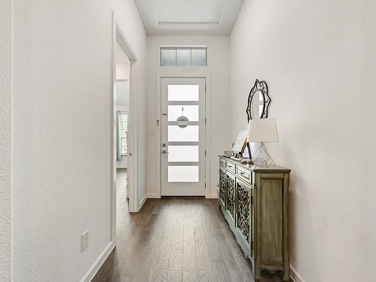 408 Remington Rd — Photo 2