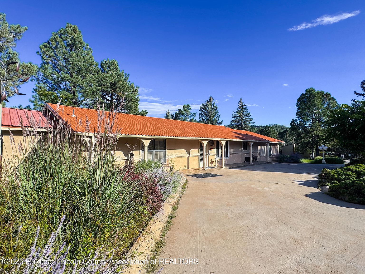 102 & 100 N Eagle Dr
