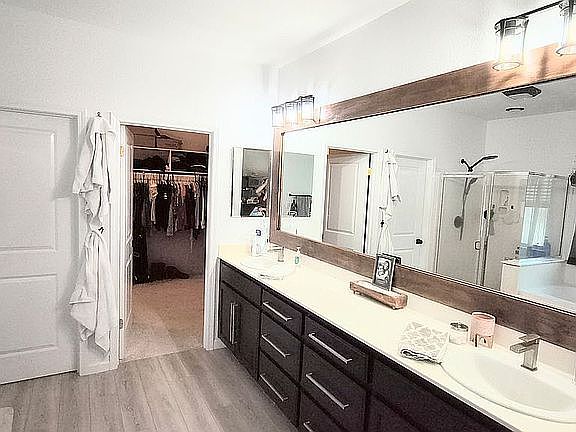 2nd image of 1122 Paddington Cir