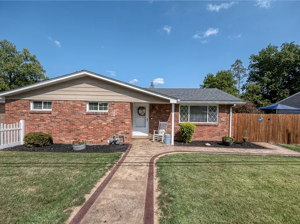 2431 Hi Ridge Dr, Irwin, PA 15642