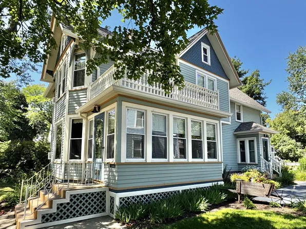 520 W Wisconsin AVENUE, Oconomowoc, WI 53066