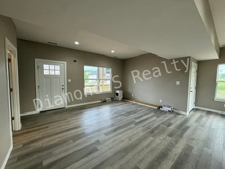 2124 N Bradbury Ln — Photo 5