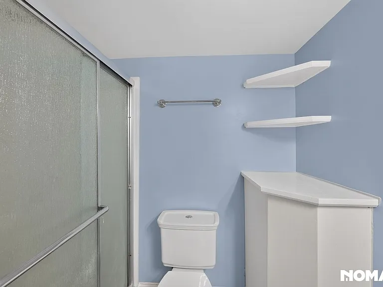 442 Westshire Dr — Photo 29