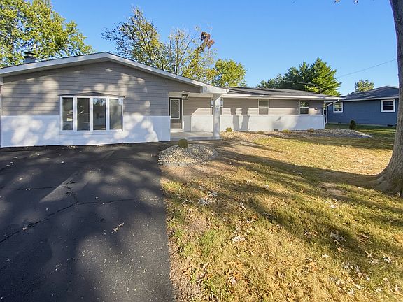 2nd image of 5 Bel Air Dr