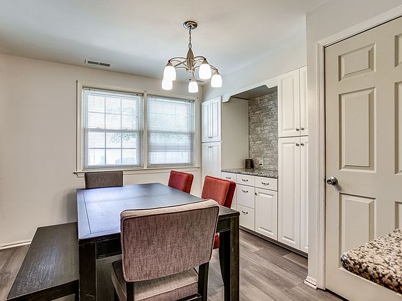 4th image of 546 Azalea Dr