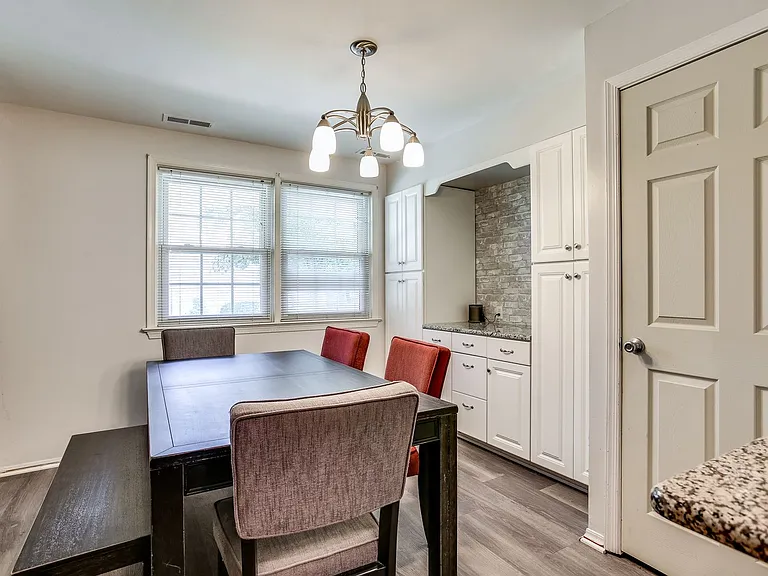 546 Azalea Dr — Photo 4