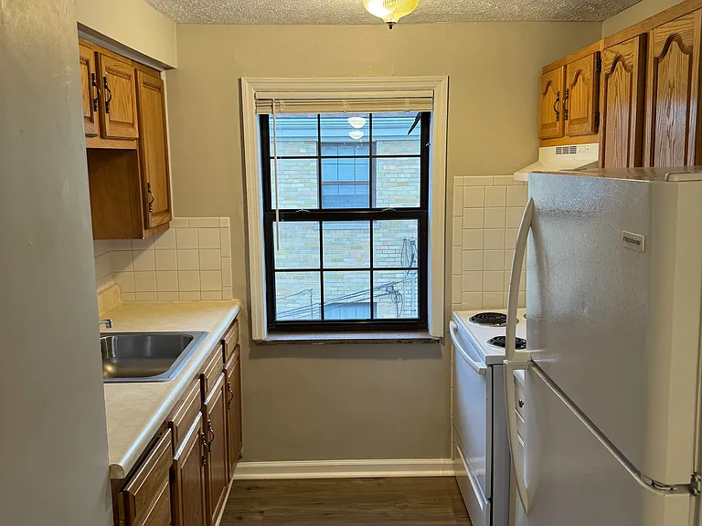 556 Wiltshire Blvd #D — Photo 7