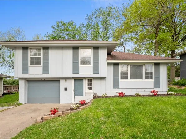 11912 Belmont Ave, Grandview, MO 64030