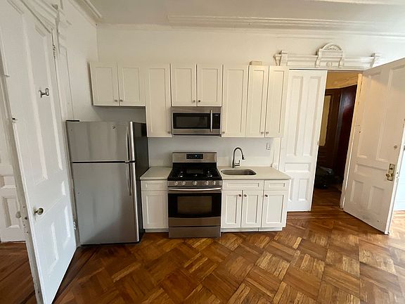 4th image of 459 Van Buren St #2