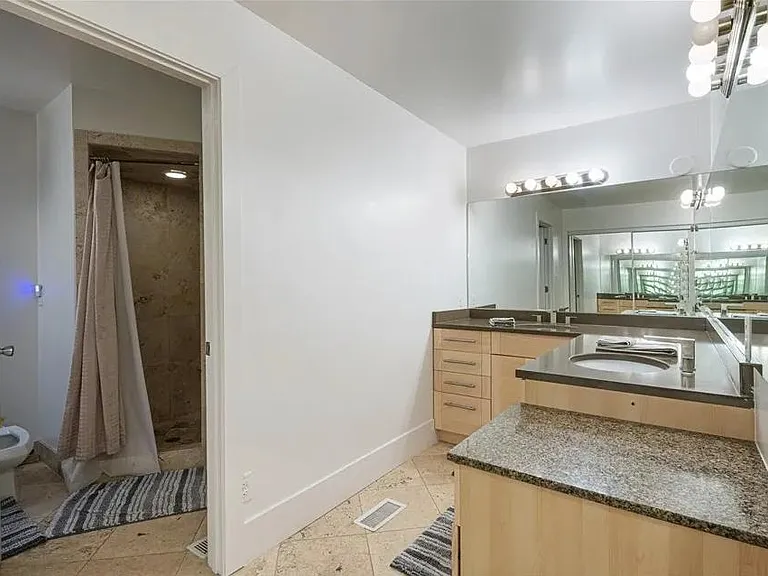 2660 E Parleys Way — Photo 10