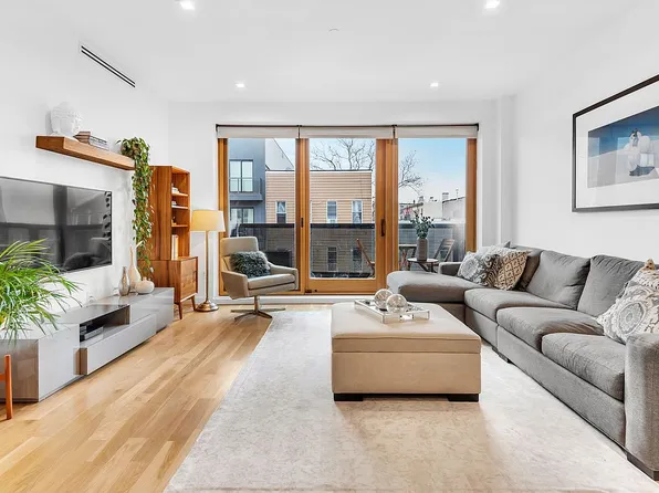 267 Evergreen Ave #3A, Brooklyn, NY 11221