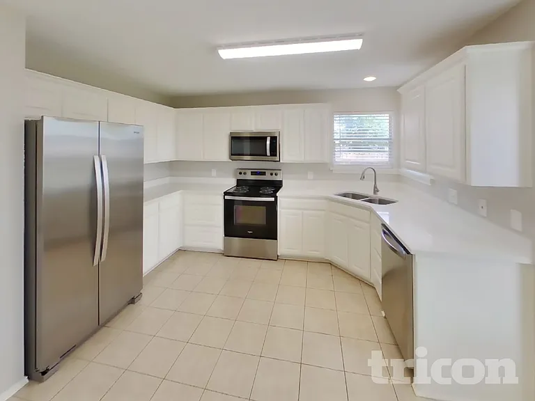 521 Olive St — Photo 6