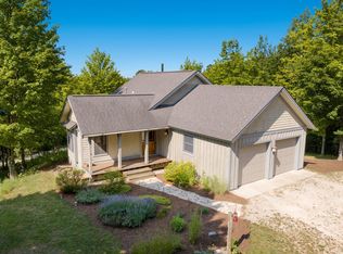 10185 S Fritz Rd, Maple City, MI 49664