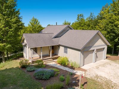 10185 S Fritz Rd, Maple City, MI, 49664