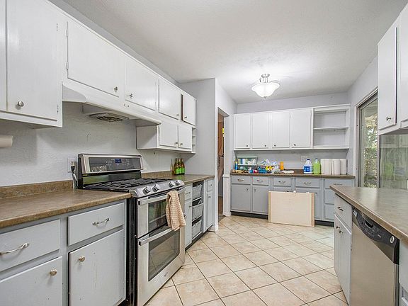 5th image of 19320 Haviland Dr