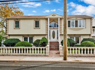 330 Bayville Avenue, Bayville, NY 11709