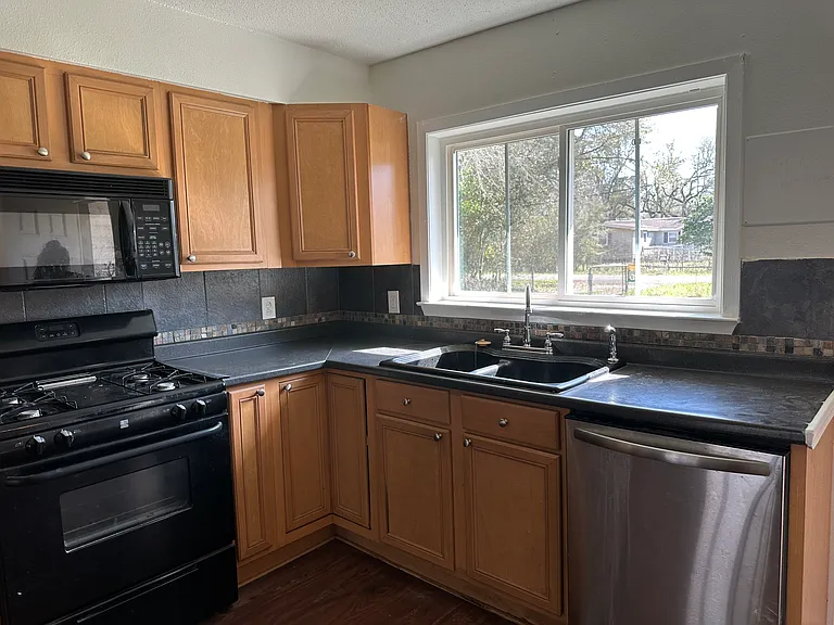 2316 Robin St — Photo 15