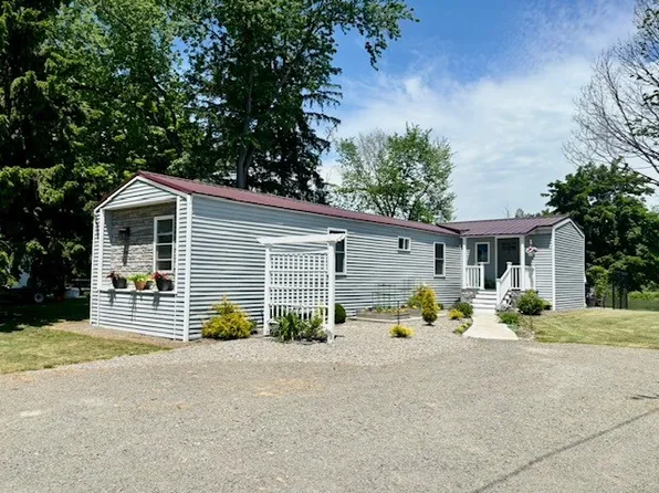 8 McCarty St, Candor, NY 13743