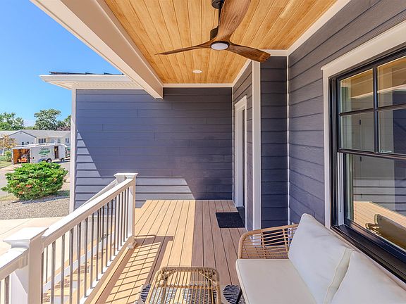 4th image of 307 Oakdale Ave