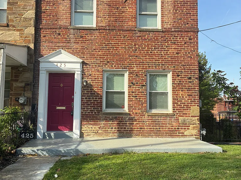 425 Oakwood St SE — Photo 12