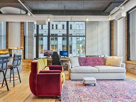 4th image of 333 W Hubbard St APT 221