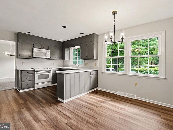 2nd image of 3818 Burton Ln