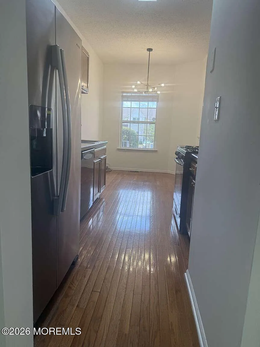 3 bed, 2.5 bath, 1510 sqft, $3,150 — Photo 4