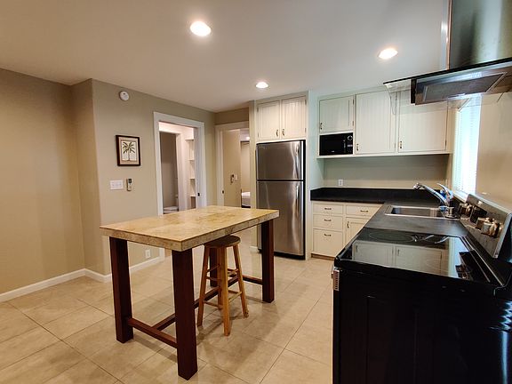 2nd image of 958 Holoholo St #C