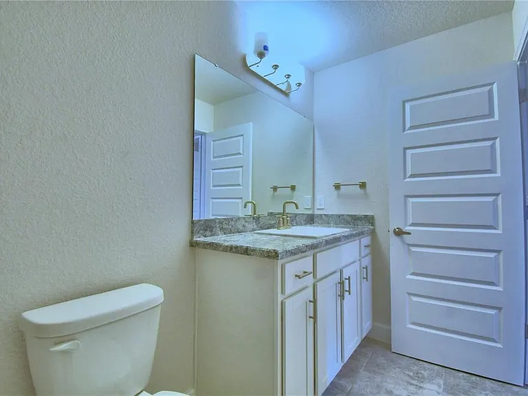 906 Sofia Ln — Photo 26