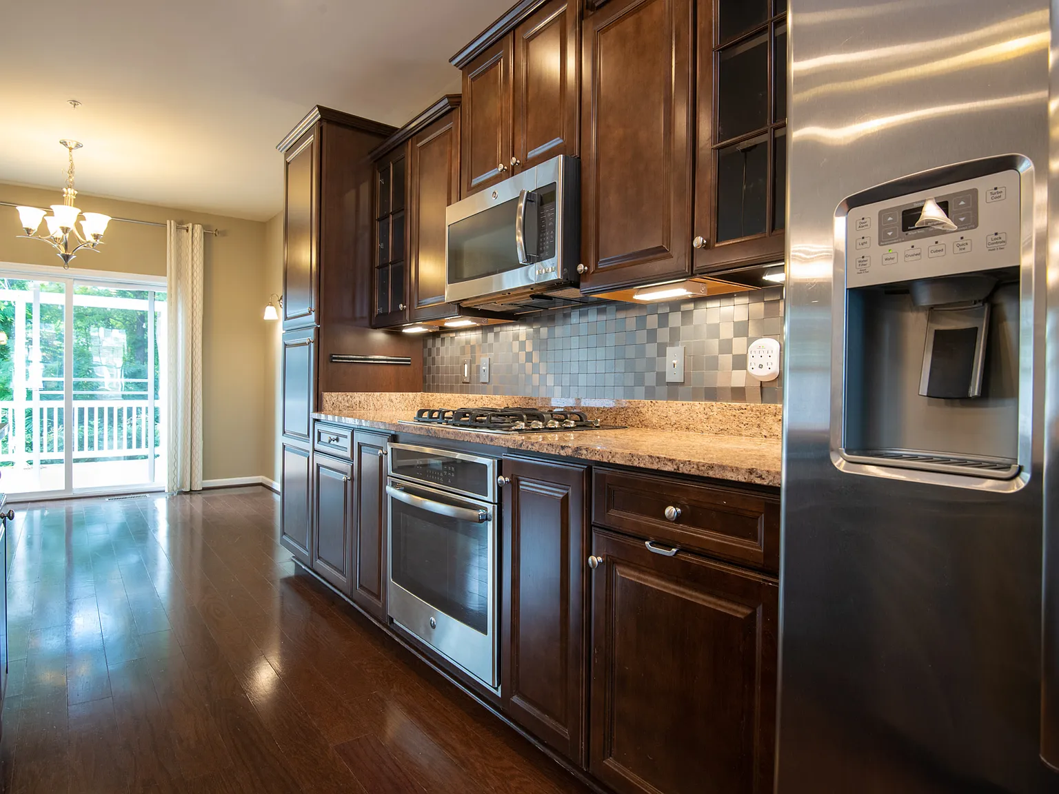 3 bed, 2.5 bath, 2165 sqft, $3,500 — Photo 3