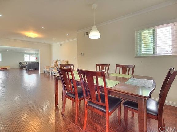 5th image of 833 W Woodcroft Ave