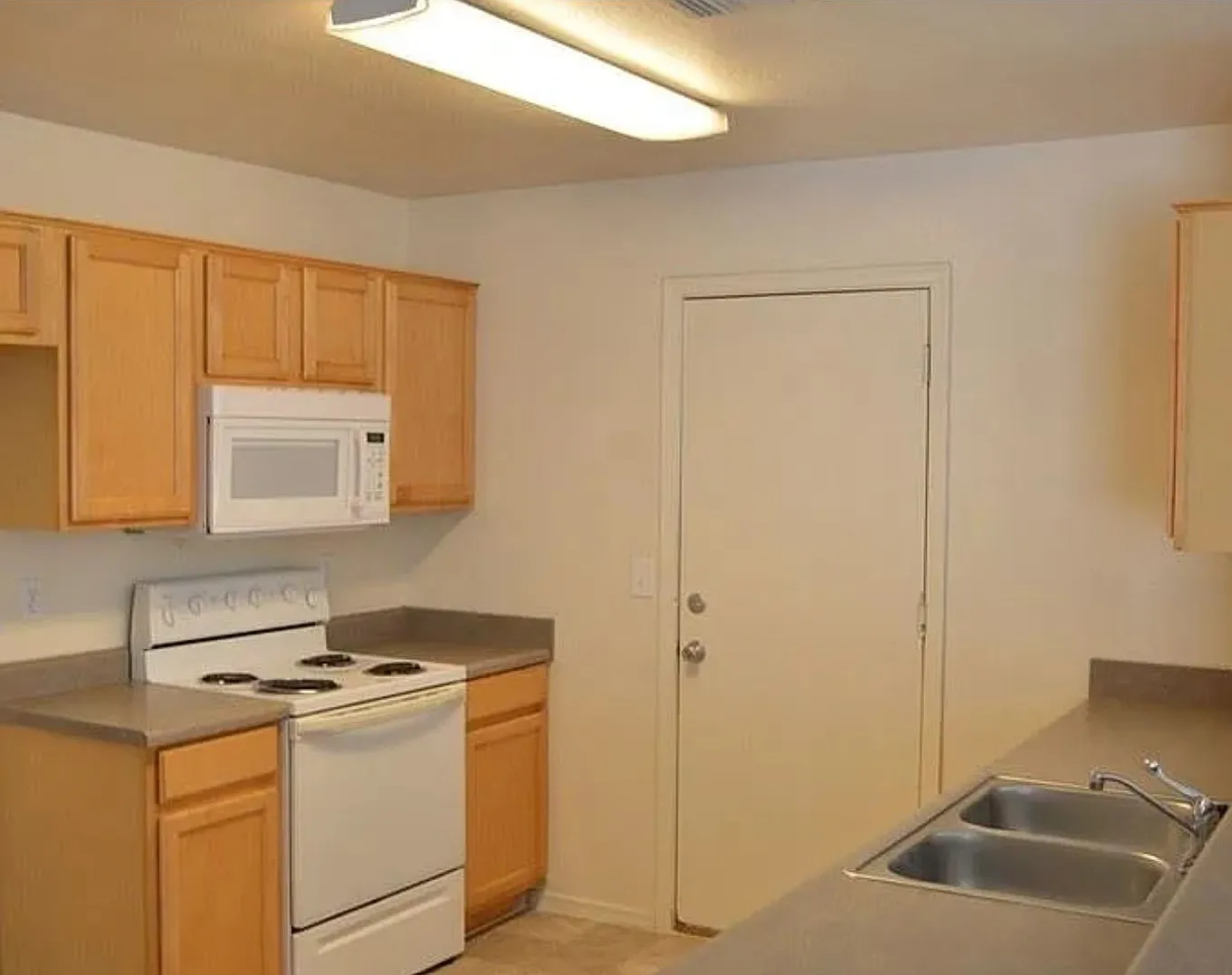 4 bed, 2.0 bath, 1460 sqft, $2,200 — Photo 4