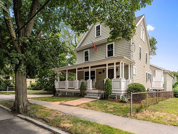 2nd image of 158 Lowell St