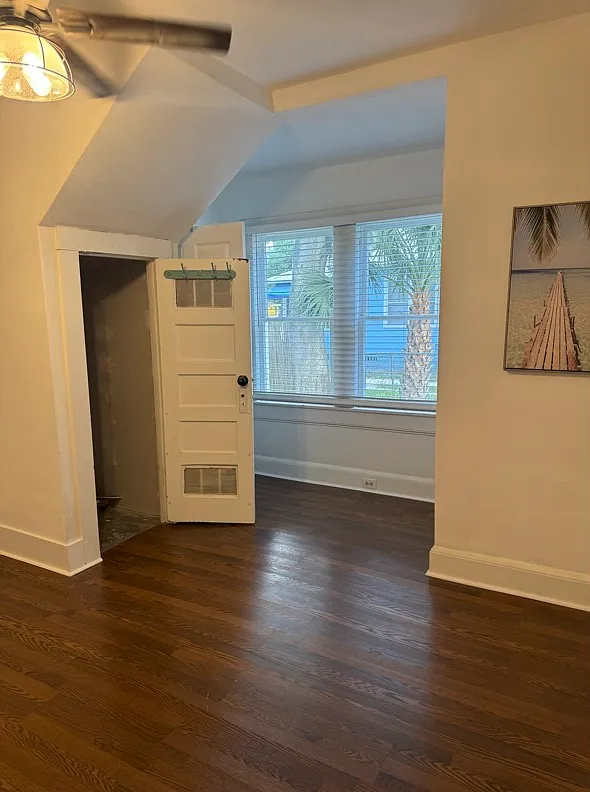 200 Live Oak St — Photo 4