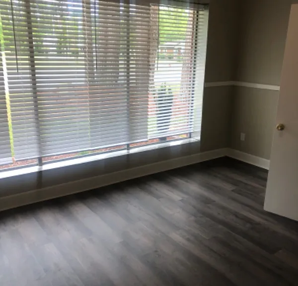 208 S Center St — Photo 8