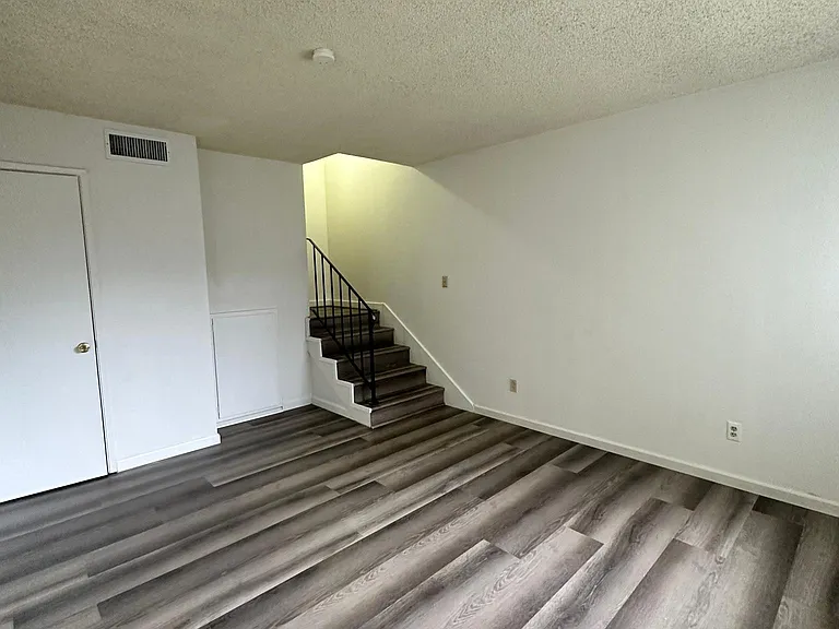 Chestnut Place — Photo 31