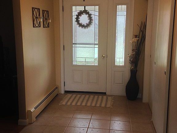 Tile Foyer/3 Slider Closet