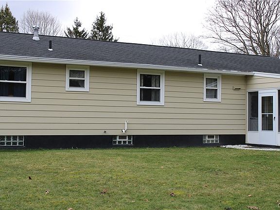 3rd image of 134 Brooklea Pl