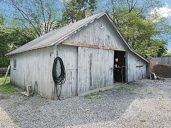 5th image of 32 Echo Ave