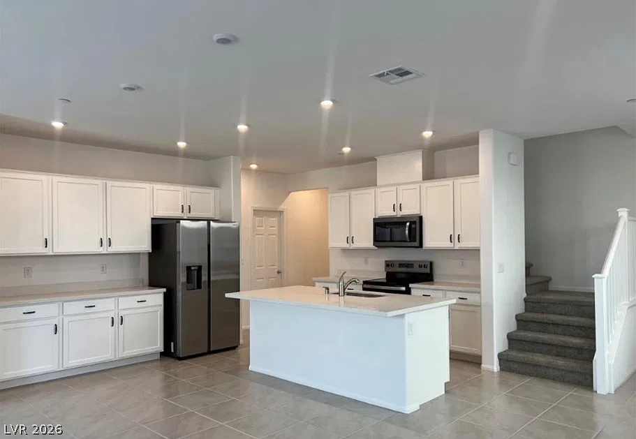 5 bed, 3.5 bath, 2893 sqft, $3,500 — Photo 3