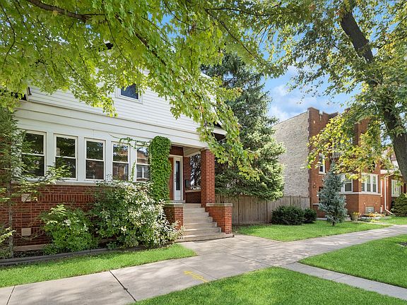 3rd image of 5749 N Maplewood Ave