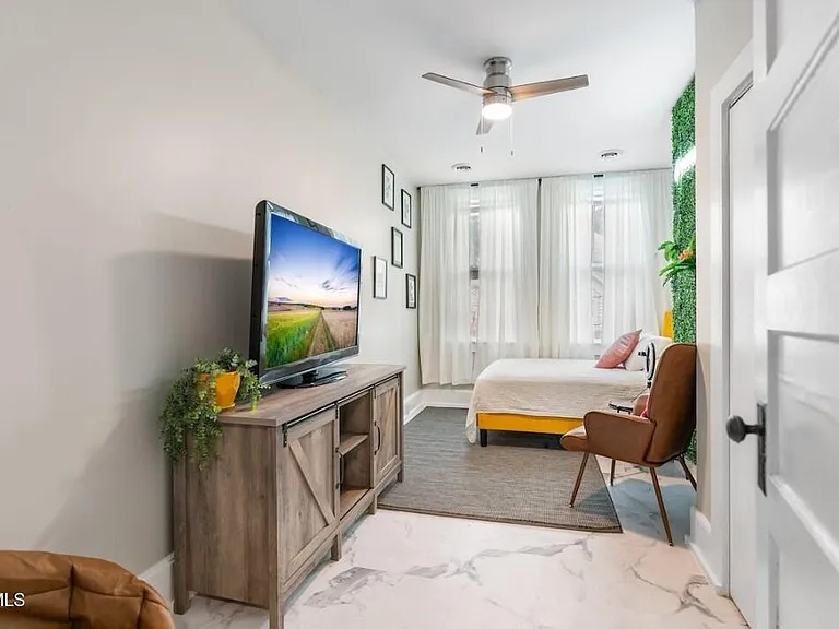 313 S Cutler St — Photo 11