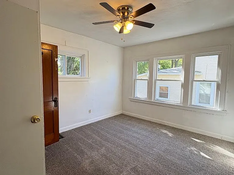 844 Lawton St — Photo 6