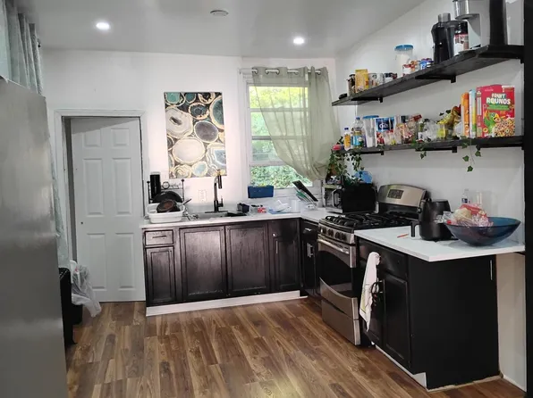 5712 N 7th St, Philadelphia, PA 19120